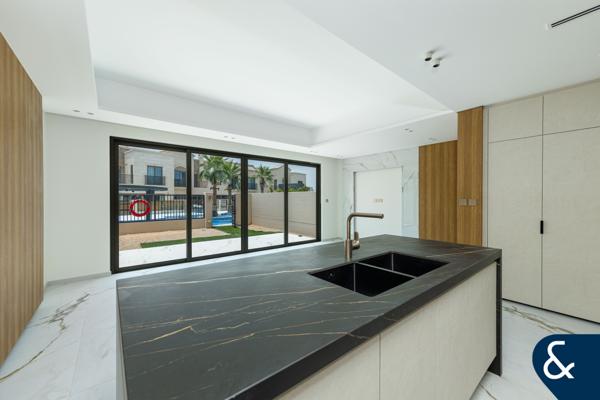 Full Lagoon View | Modern Three Bed Townhouse